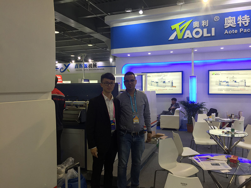 立式覆膜機(jī)會(huì)展